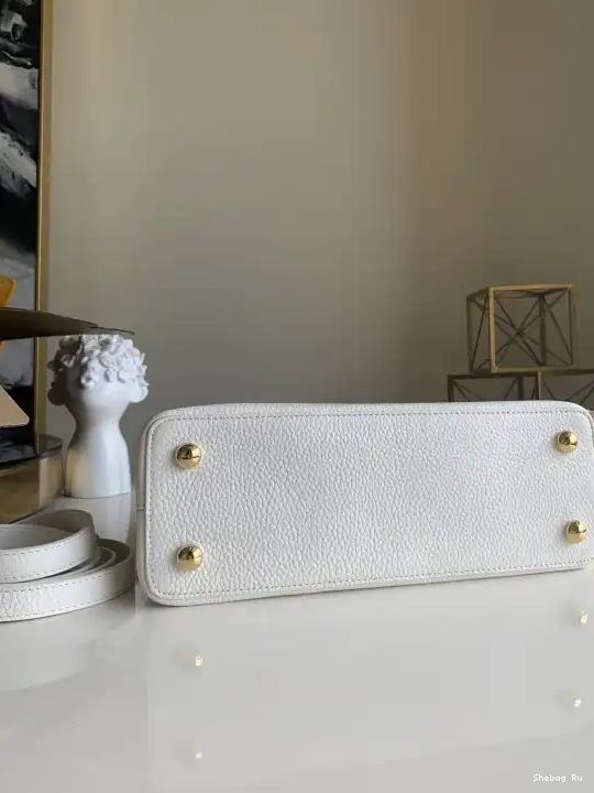 CAPUCINES LOUIS PM VUITTON 0619